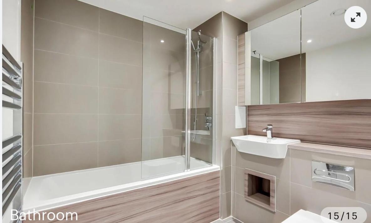Modern With Free 24hours Gym Londra